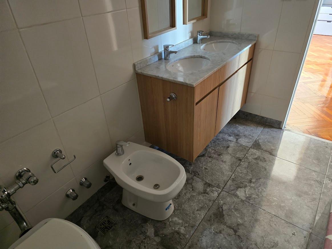 Hermoso Piso en Inmejorable Ubicación y Excelente Estado, Superluminoso, Balcón 5