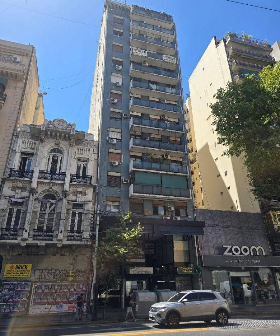 2 Ambientes, Inmejorable Ubicación y Muy Buen estado. Apto Profesional, AA. Frío/Calor, hoy consult.