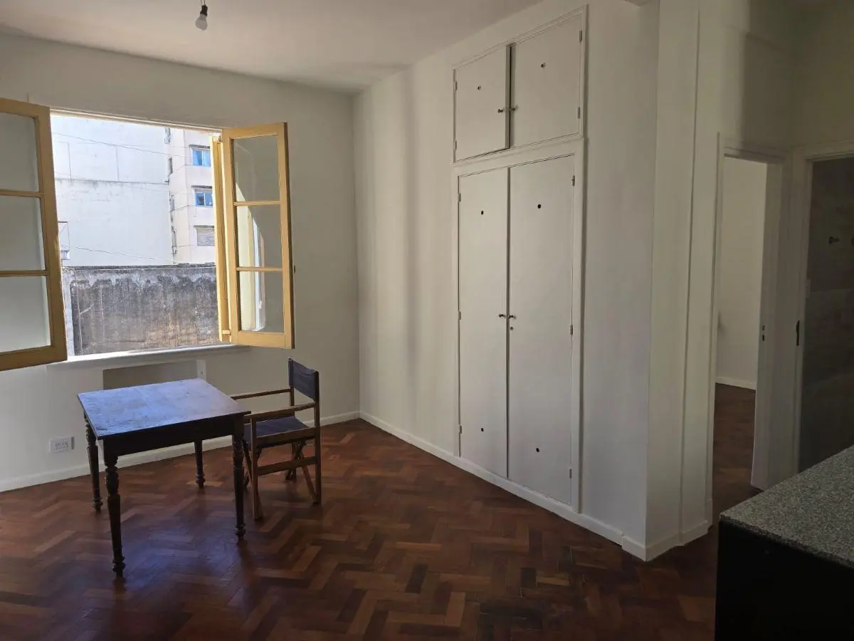 2 Ambientes, Excelente Ubicación y Estado; Superluminoso, Placares, Lavadero, refaccionado a nuevo 2