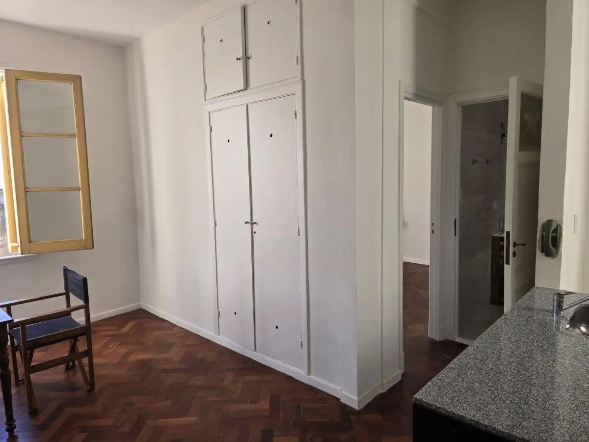 2 Ambientes, Excelente Ubicación y Estado; Superluminoso, Placares, Lavadero, refaccionado a nuevo 1