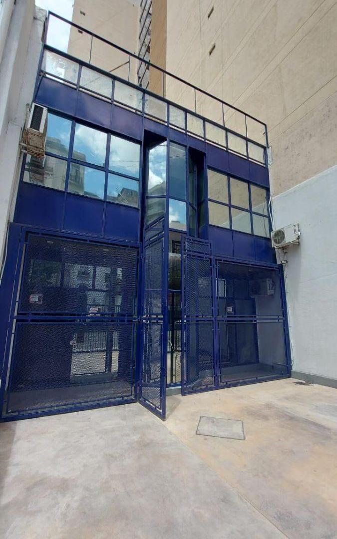 Alquiler Depósito / Galpon / Oficina / Localcomercial. Sobre Av. Independencia A Metros 9 de Julio