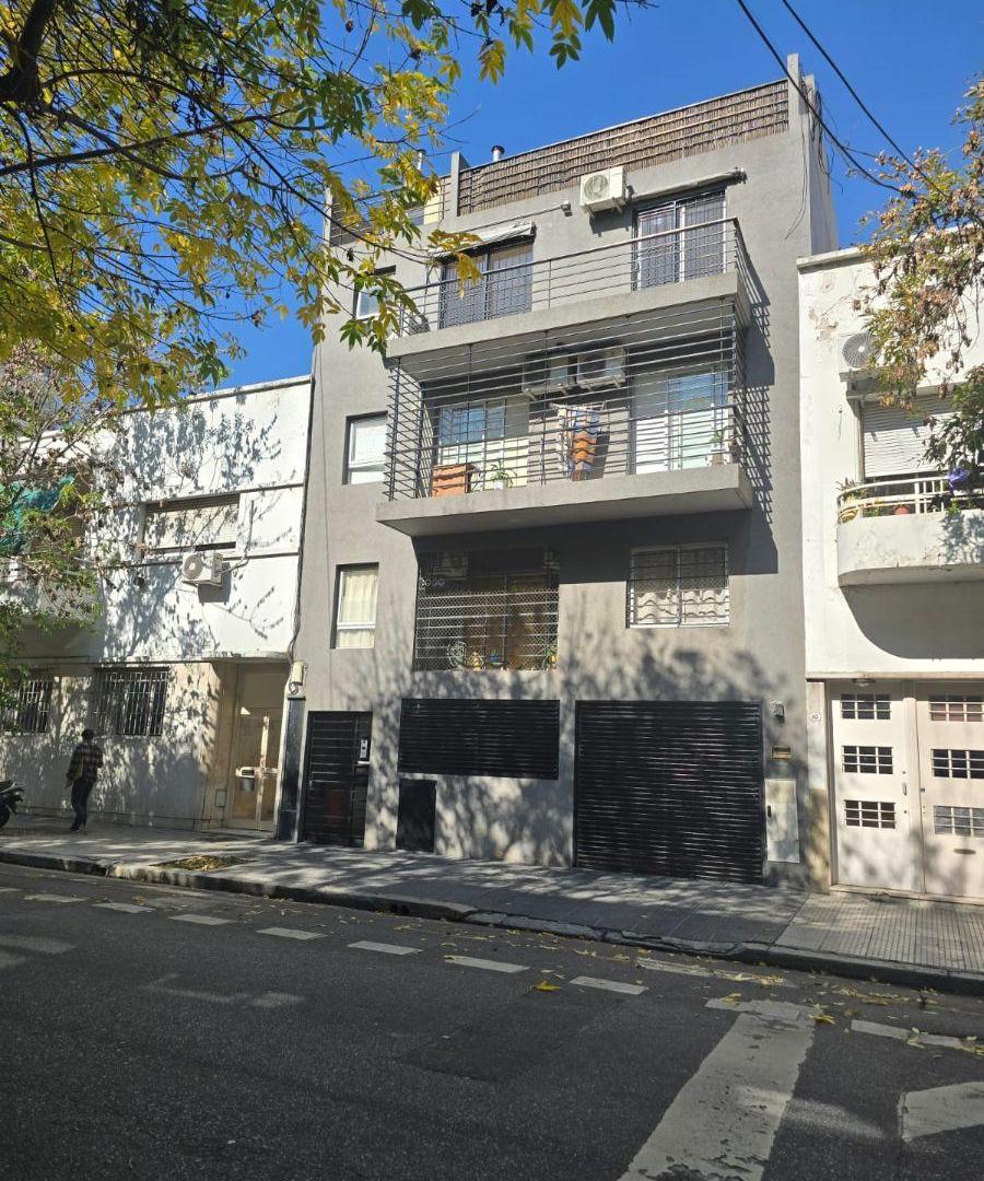 2 Ambientes, Inmejorable Ubicación y Excelente Estado, Superluminoso, Balcón, Cocina Separada, AA..