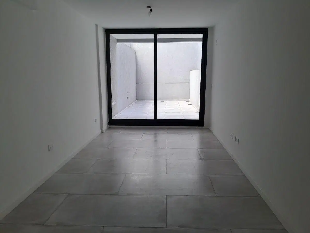 Monoambiente a Estrenar, Hermoso Patio, Excelente Ubic. Muy Luminoso, 1° Piso Contrafrente, Placard 3