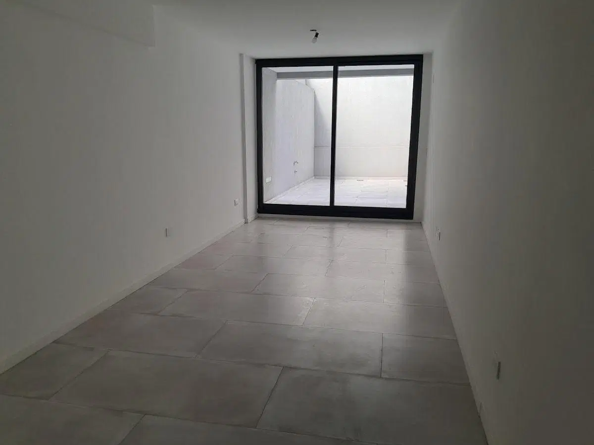 Monoambiente a Estrenar, Hermoso Patio, Excelente Ubic. Muy Luminoso, 1° Piso Contrafrente, Placard 5