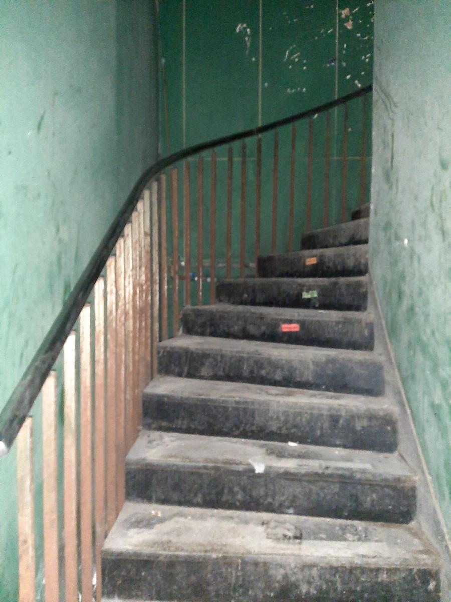 Amplio (552m2) local en alquiler sobre Mt de Alvear con importante frente.
