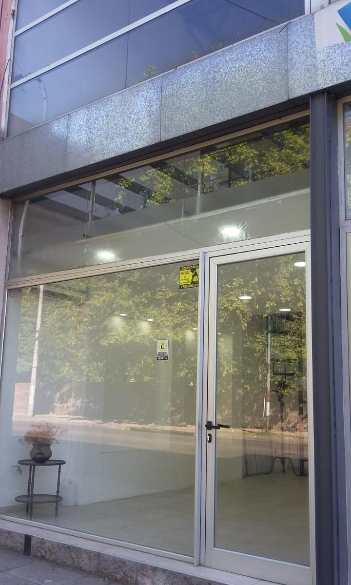 Local Sobre Av de Los Constituyentes a m de General Paz en Excelente Estado 5