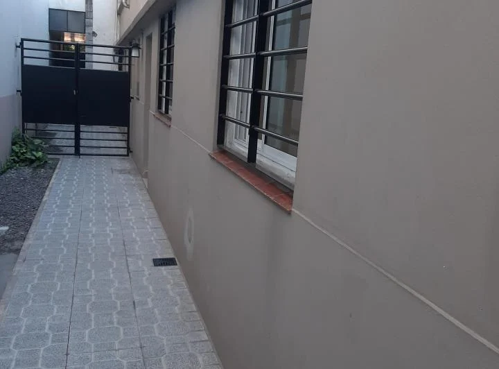 Hermoso PH para uso COMERCIAL sobre Av Constituyentes