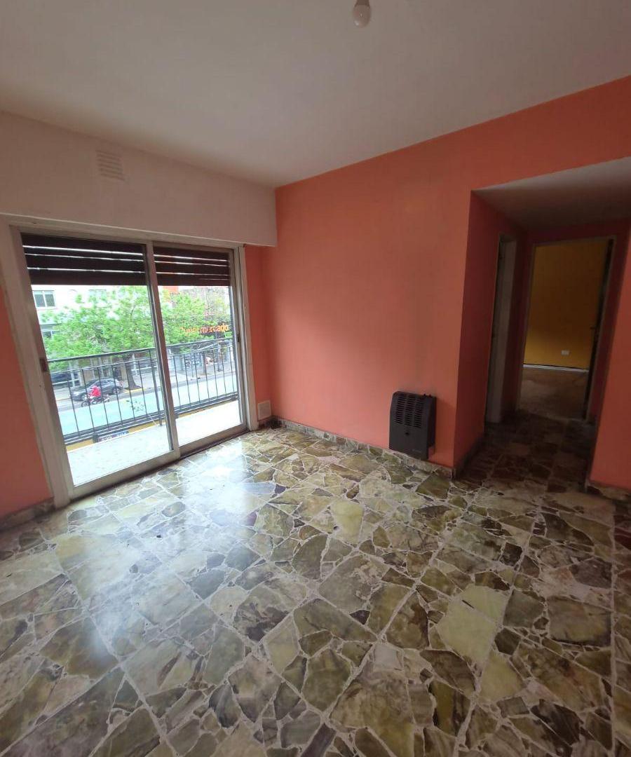 Foto de Departamento de 3 ambientes sobre Av. Cabildo, imagen 2
