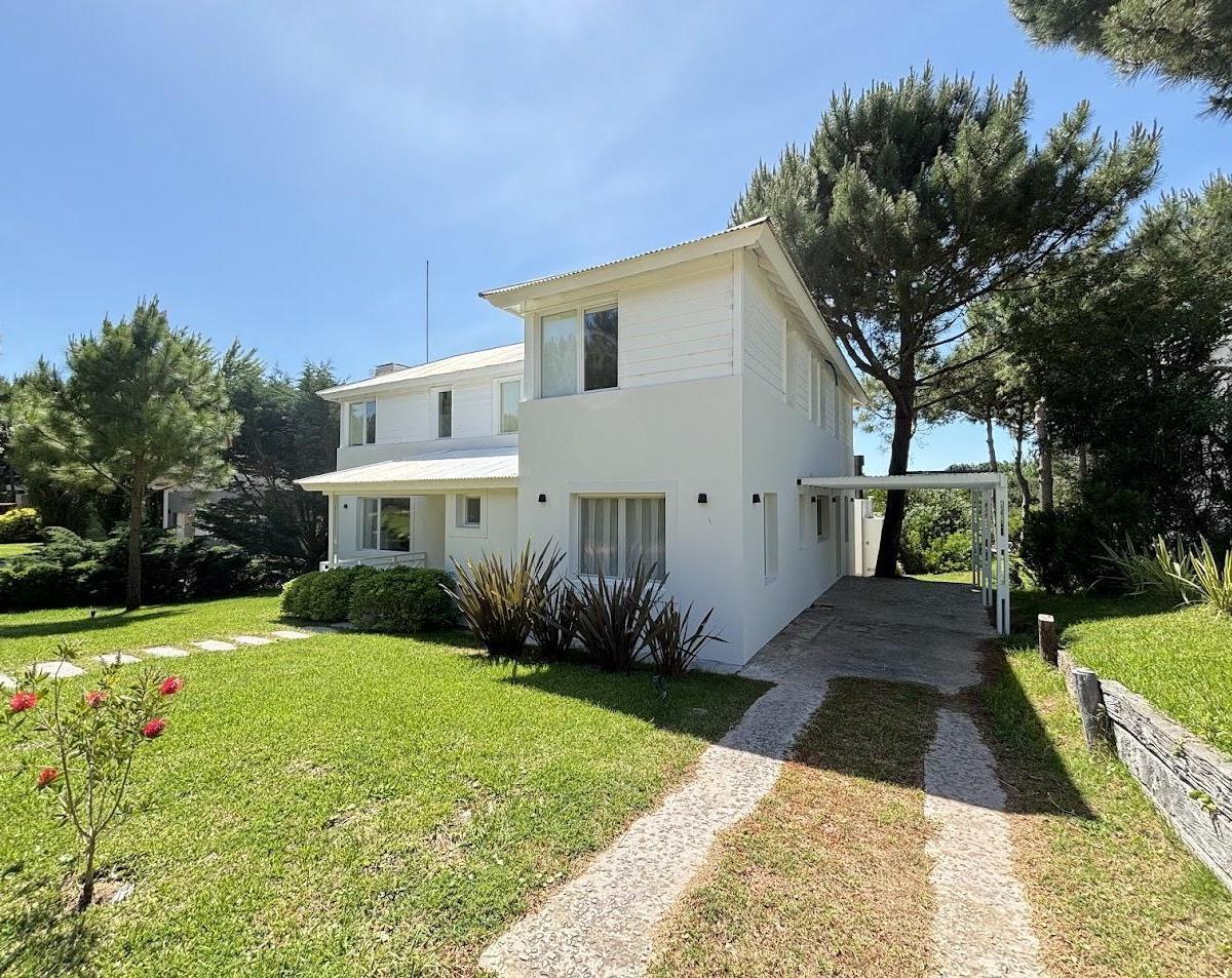 Venta en Residencial II Costa Esmeralda Cercanía a La Playa 4