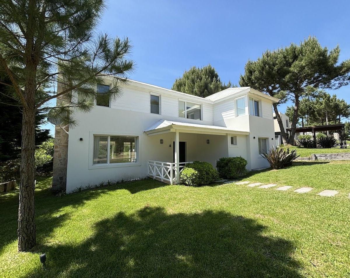 Venta en Residencial II Costa Esmeralda Cercanía a La Playa 5