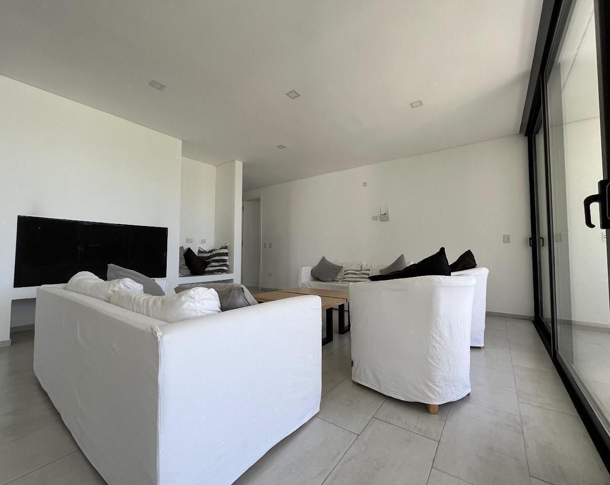Casa en Venta Barrio Ecuestre - Fondo a La Laguna 3