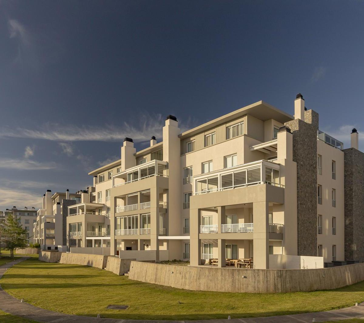 Departamento en Venta Al Golf 19 - Balcón Grande y Vistas 3