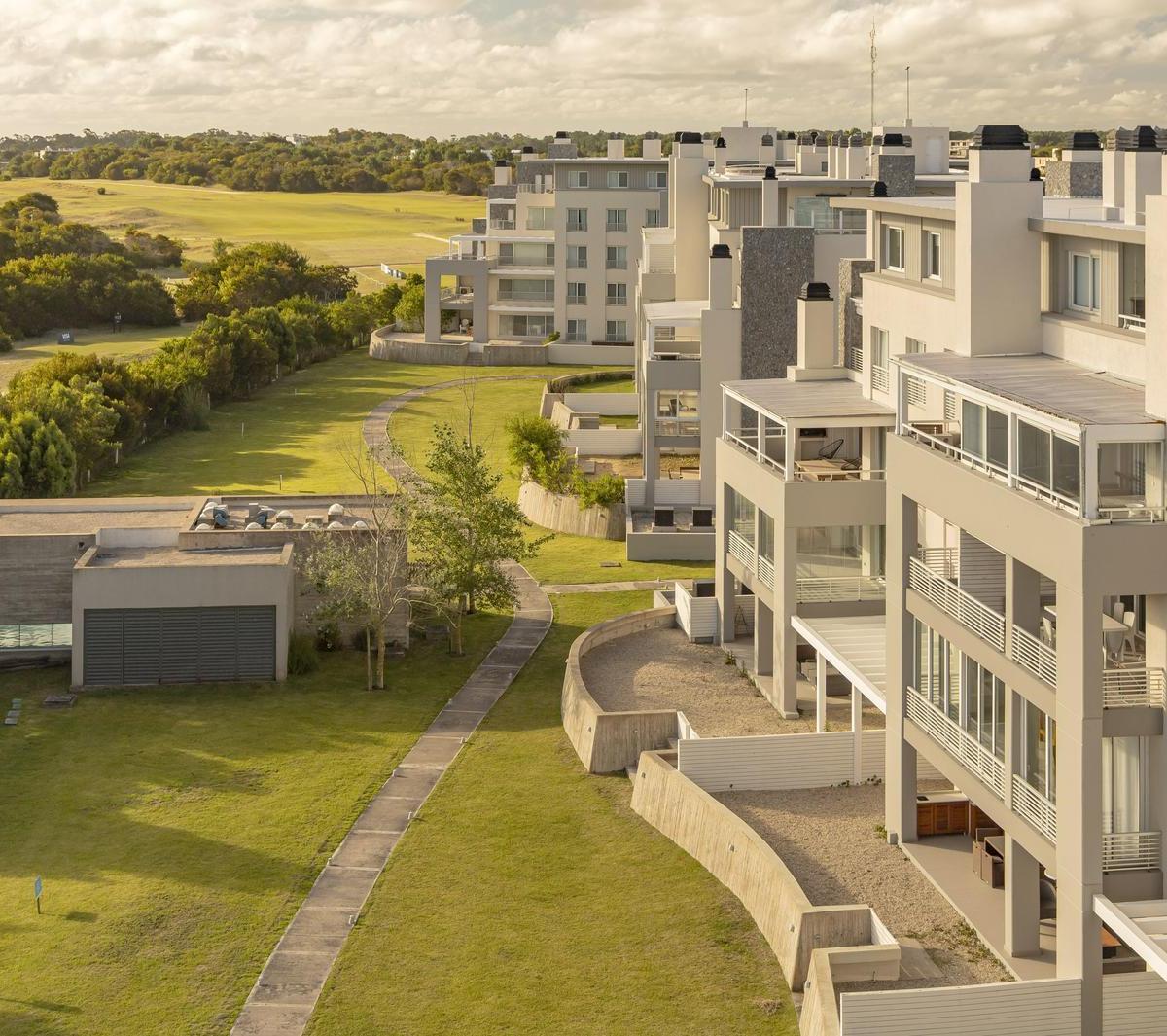 Departamento en Venta Al Golf 19 - Balcón Grande y Vistas 4