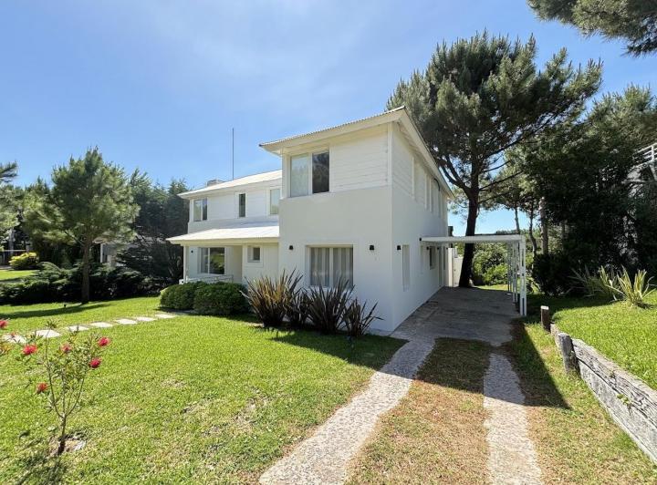 Casa en Alquiler- Barrio Residencial 2 Lote 21 de Costa Esmeralda - Cercani a la playa 4