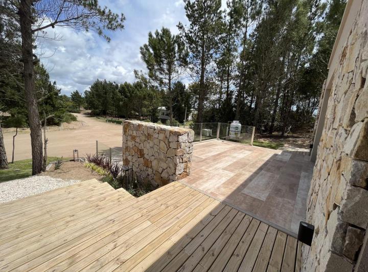 Alquiler en Senderos 4 de Costa Esmeralda - fondo libre - 4 habitaciones 3