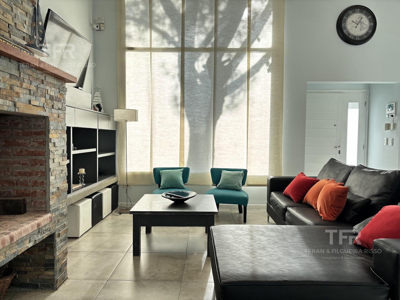 Foto de Casa Alquiler en Senderos I Costa Esmeralda - 3 plantas pileta y jardin, imagen 1