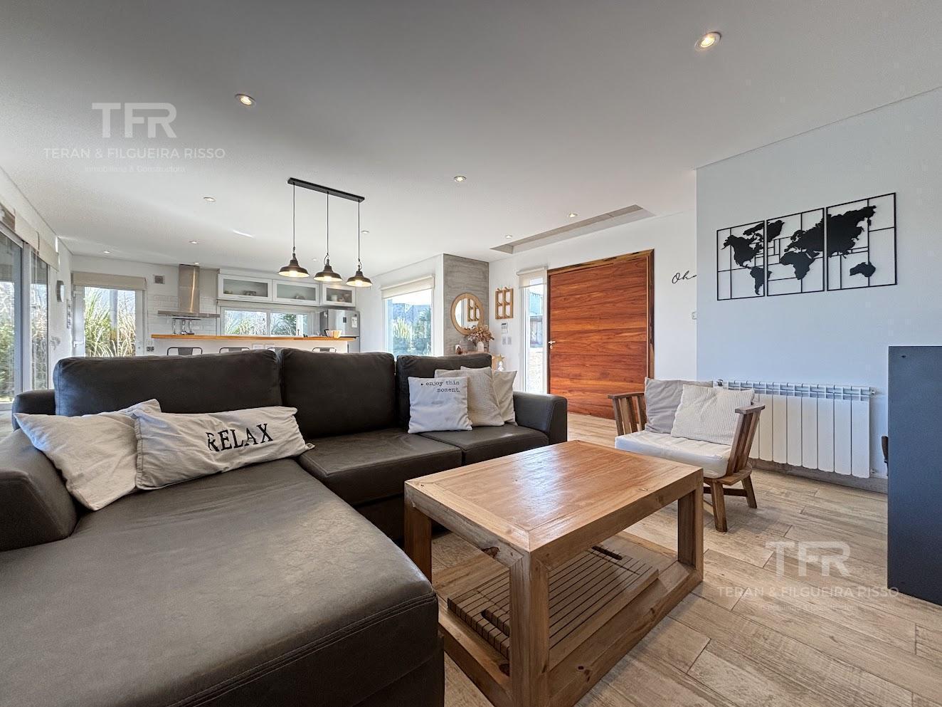 Foto de Casa Alquiler Barrio Ecuestre Costa Esmeralda - Fondo a la laguna, imagen 4