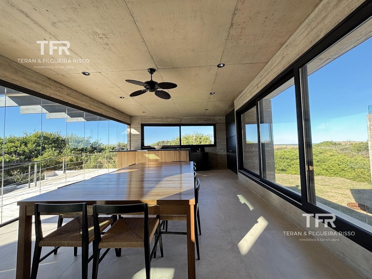Foto de Primera Línea de Mar - Casa en Alquiler en Costa Esmeralda · Vista, imagen 1