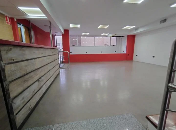 LOCAL DE 300 METROS EN ALQUILER 2