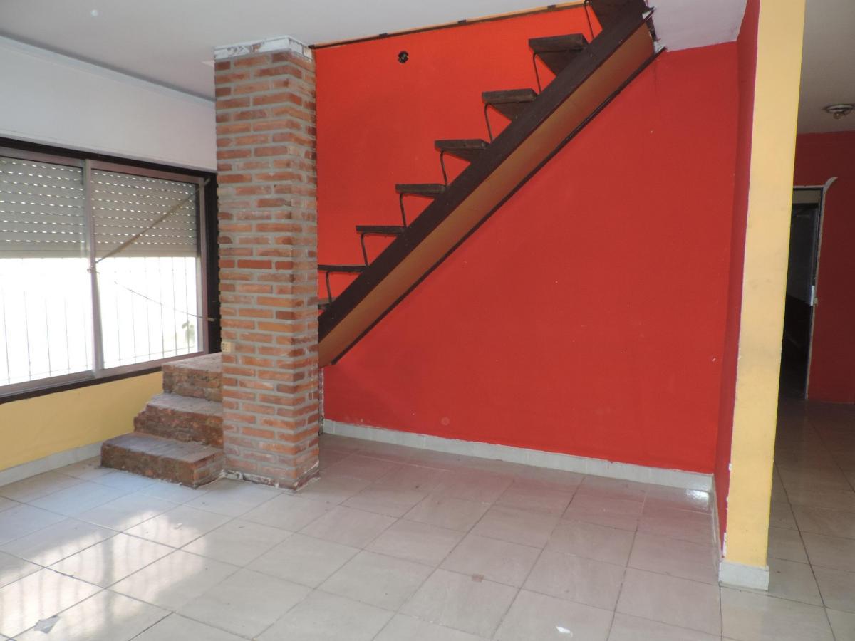 Galpon Amplio, con Oficinas/ Despachos o Vivienda en V. Dominico 3