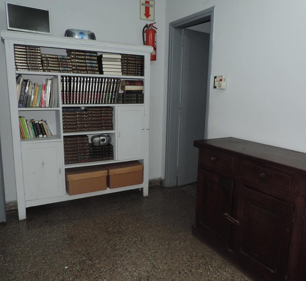 Foto de GRAN LOCAL en Venta, 239m2 en dos plantas, S/ Av.Mitre 4812 Avellaneda, imagen 2