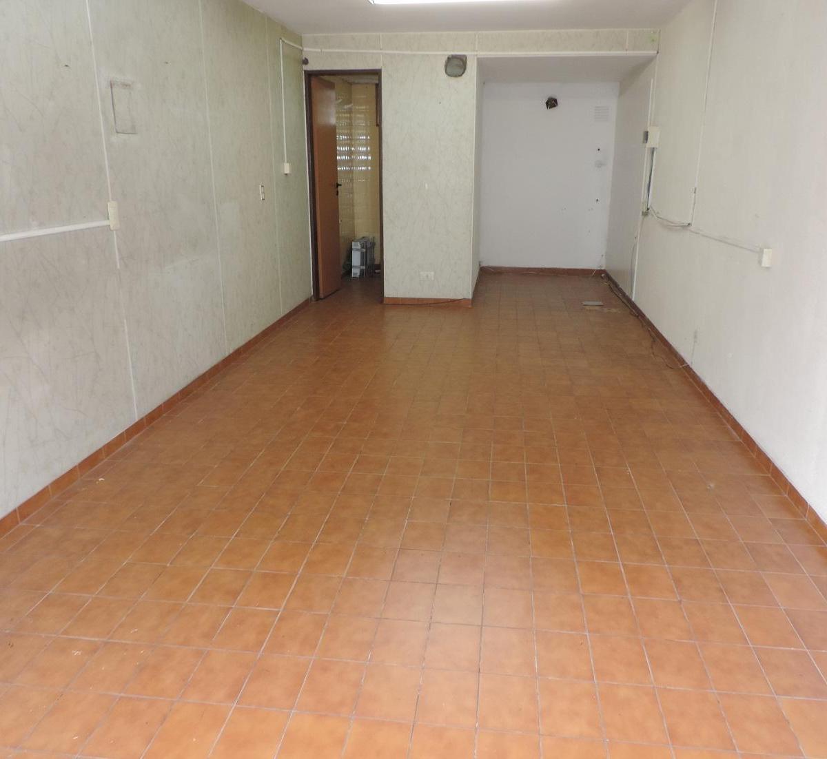 LOCAL WILDE CENTRO, MUY BUEN ESTADO, 3 X 7, FRENTE VIDRIERA Y REJAS