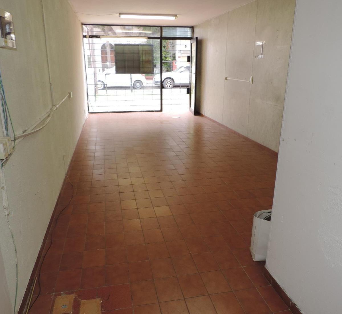 Foto de Local en venta Wilde centro, 21m2, frente vidriado, SE VENDE CON RENTA, imagen 2