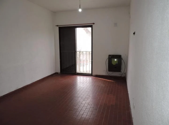 Wilde, Alq. 3 amb. con placares, lavadero, baño completo, calefaccion 5
