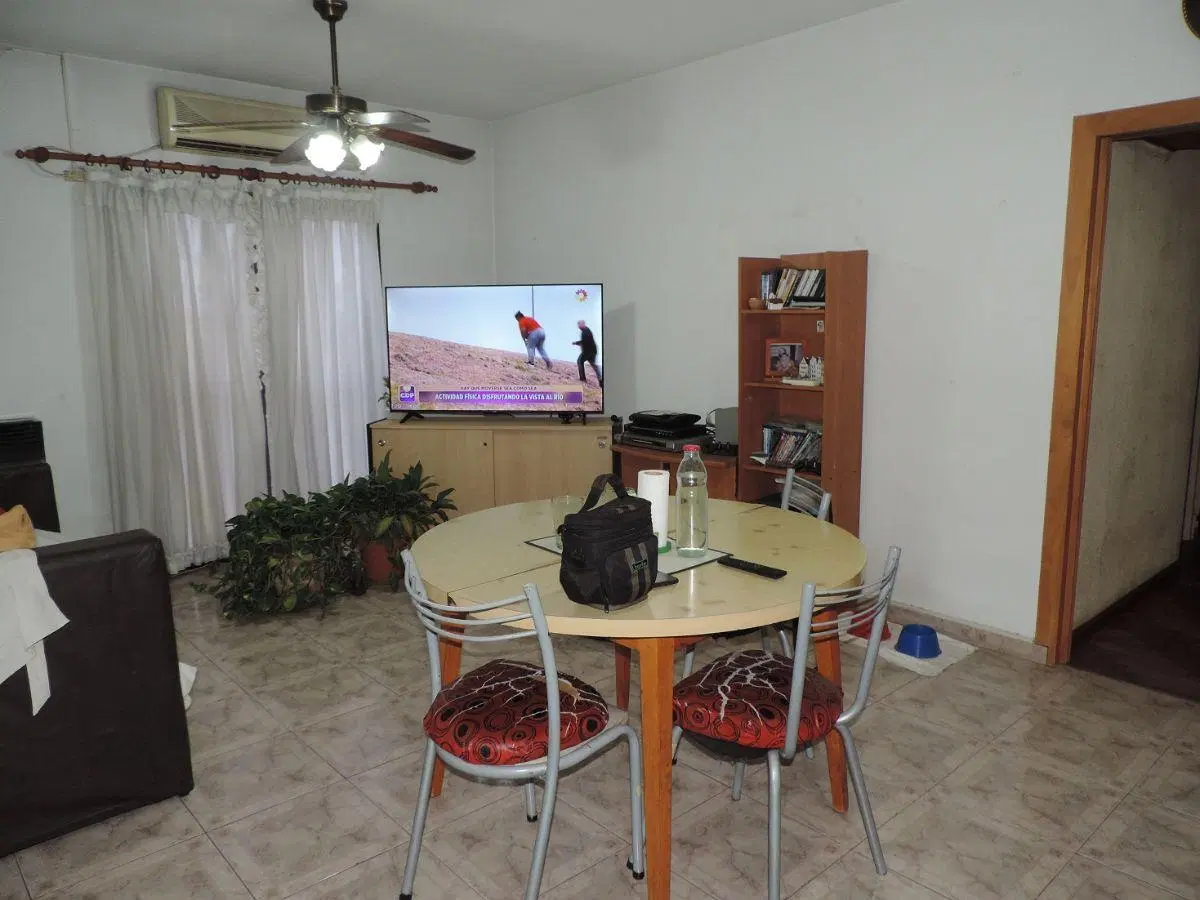 Wilde, Dpto. 4 amb. 3 dor. con placares, Living Comedor, lavadero, cocina separada. 1