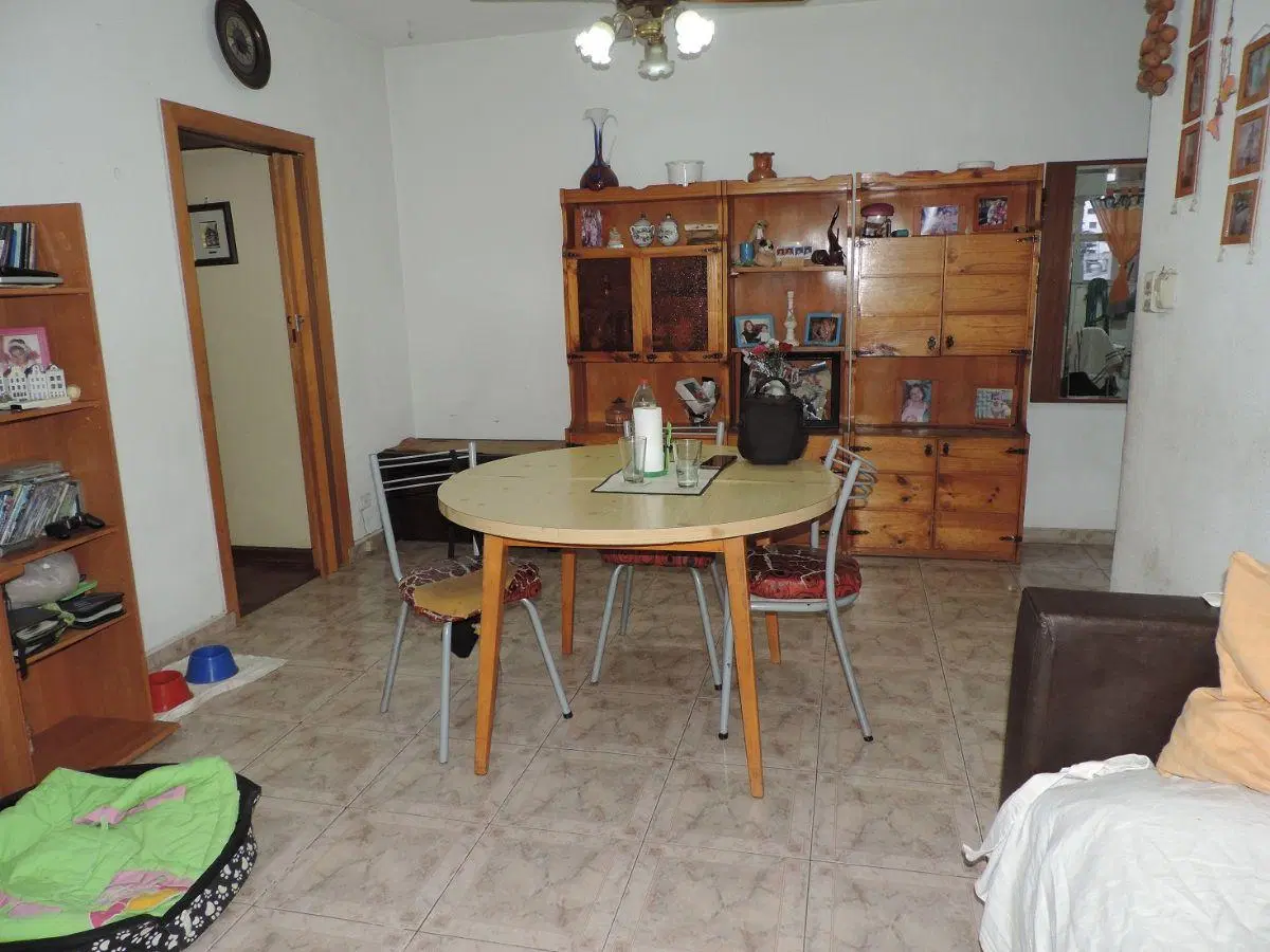 Wilde, Dpto. 4 amb. 3 dor. con placares, Living Comedor, lavadero, cocina separada. 2