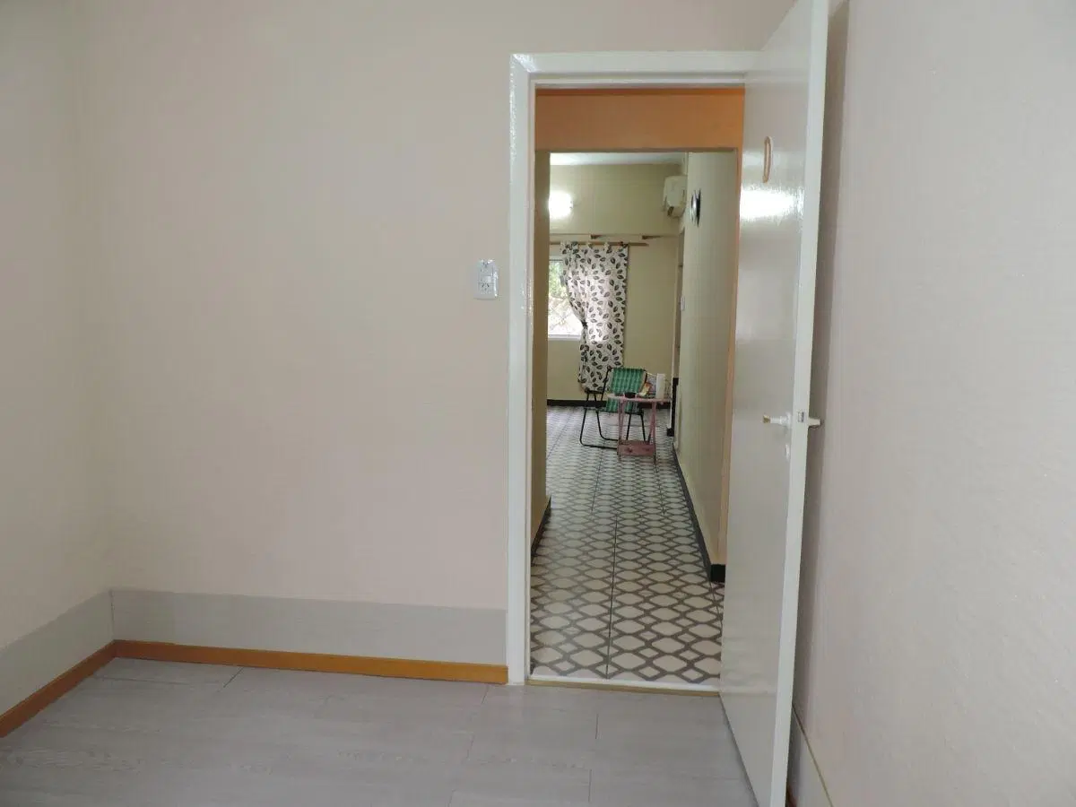 Casa P.H, al frente, Comedor; 2 Dor; Cocina; ; Baño a estrenar, Lav. Jardin; Lote libre; 2 Patios 4
