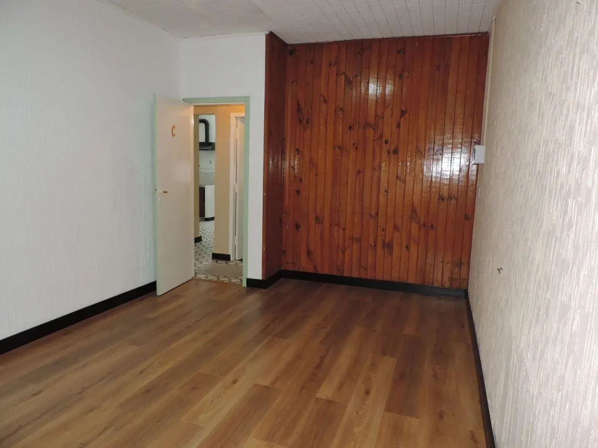 Casa P.H, al frente, Comedor; 2 Dor; Cocina; ; Baño a estrenar, Lav. Jardin; Lote libre; 2 Patios 2