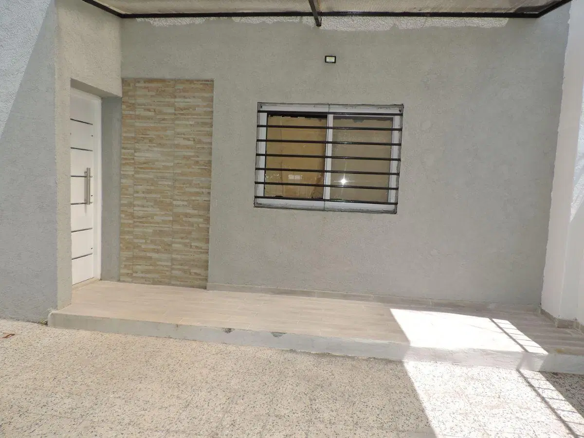 Bernal, casa reciclada todo nuevo 50% y Ctas. de U$S 550.- 80m2 cub. lote 242m2, 2 cocheras 2