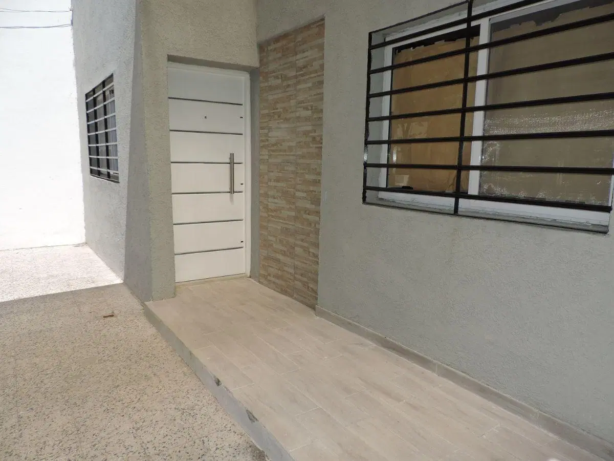 Bernal, casa reciclada todo nuevo 50% y Ctas. de U$S 550.- 80m2 cub. lote 242m2, 2 cocheras 8