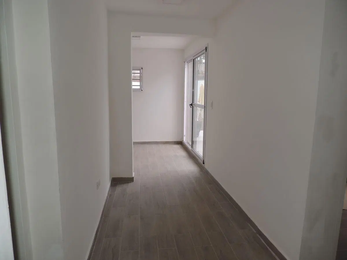 Bernal, casa reciclada todo nuevo 50% y Ctas. de U$S 550.- 80m2 cub. lote 242m2, 2 cocheras 3