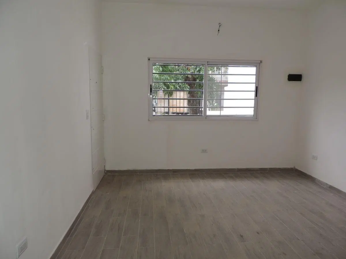 Bernal, casa reciclada todo nuevo, 2 cocheras, lote libre, 80m2 cub. lote 242m2, 2 cocheras 4
