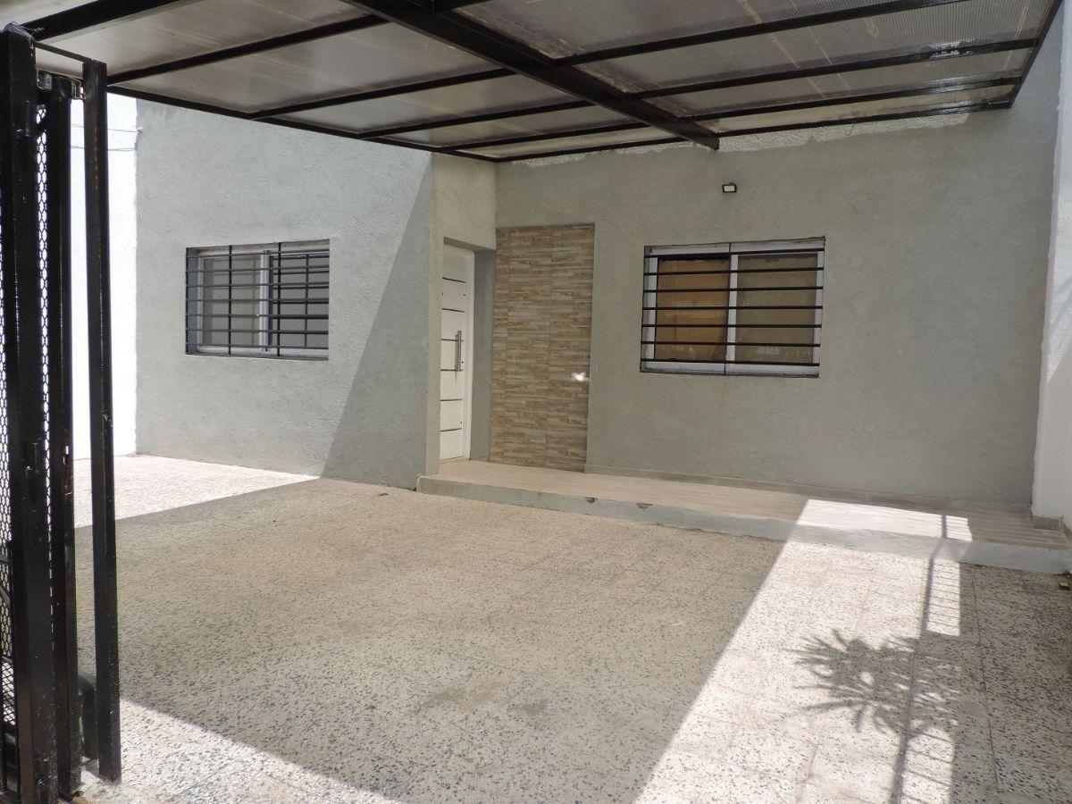 Foto de Casa reciclada todo Nuevo Bernal - 2 Dormitorios, 2 Cocheras, Fondo, imagen 3