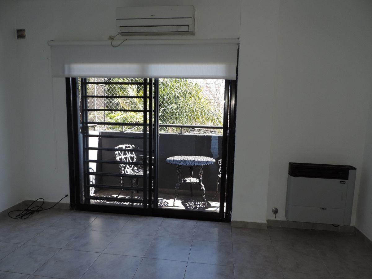 Foto de Dpto. en alquiler, Bernal Ramella 421, 2º piso por escalera, muy bueno, imagen 1