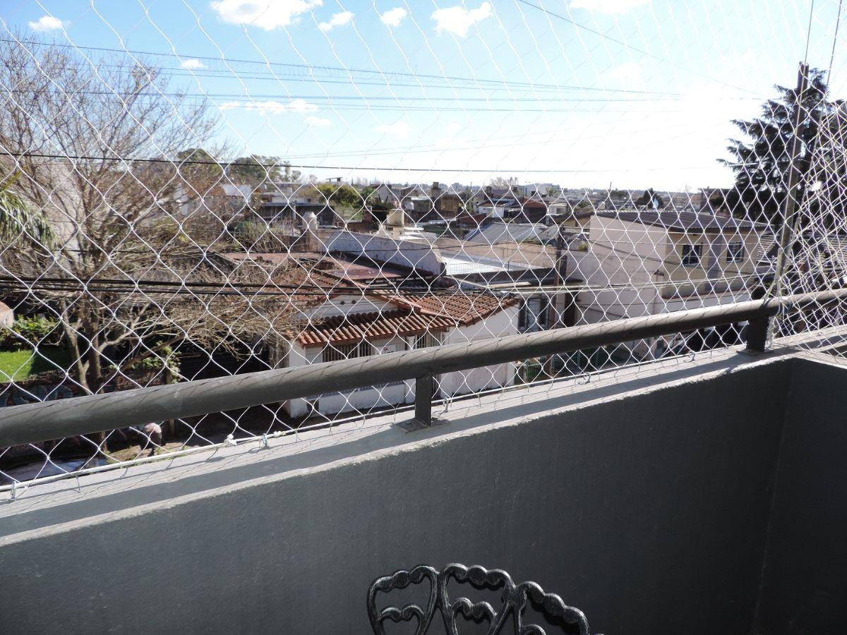 Foto de Dpto. en alquiler, Bernal Ramella 421, 2º piso por escalera, muy bueno, imagen 2