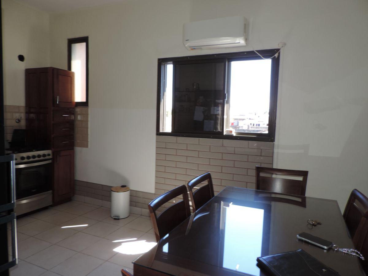 Foto de Excelente Dpto. de 4 amb. 2 baños 122m2, mas Local en P.B. de 8,66 X, imagen 2
