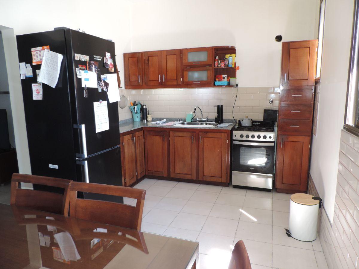 Foto de Excelente Dpto. de 4 amb. 2 baños 122m2, mas Local en P.B. de 8,66 X, imagen 1