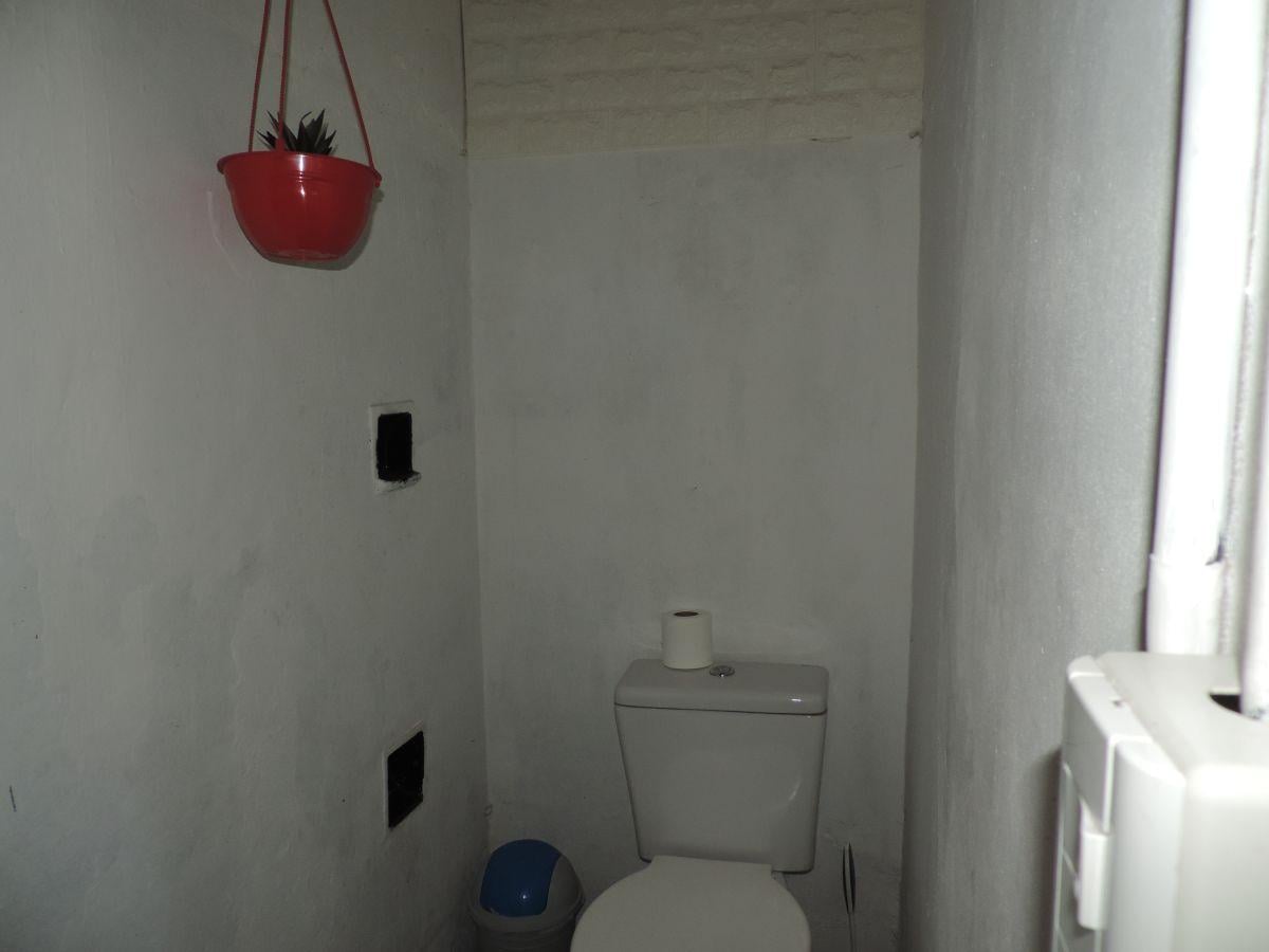 Foto de LOCAL EXCELENTE ESTADO DE 240M2 mas vivienda de 4 amb, 122m2 impecable, imagen 3