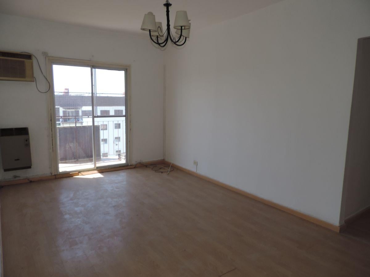 Foto de Departamento 3 Ambientes Con Balcón En Venta Complejo De Wilde, imagen 5