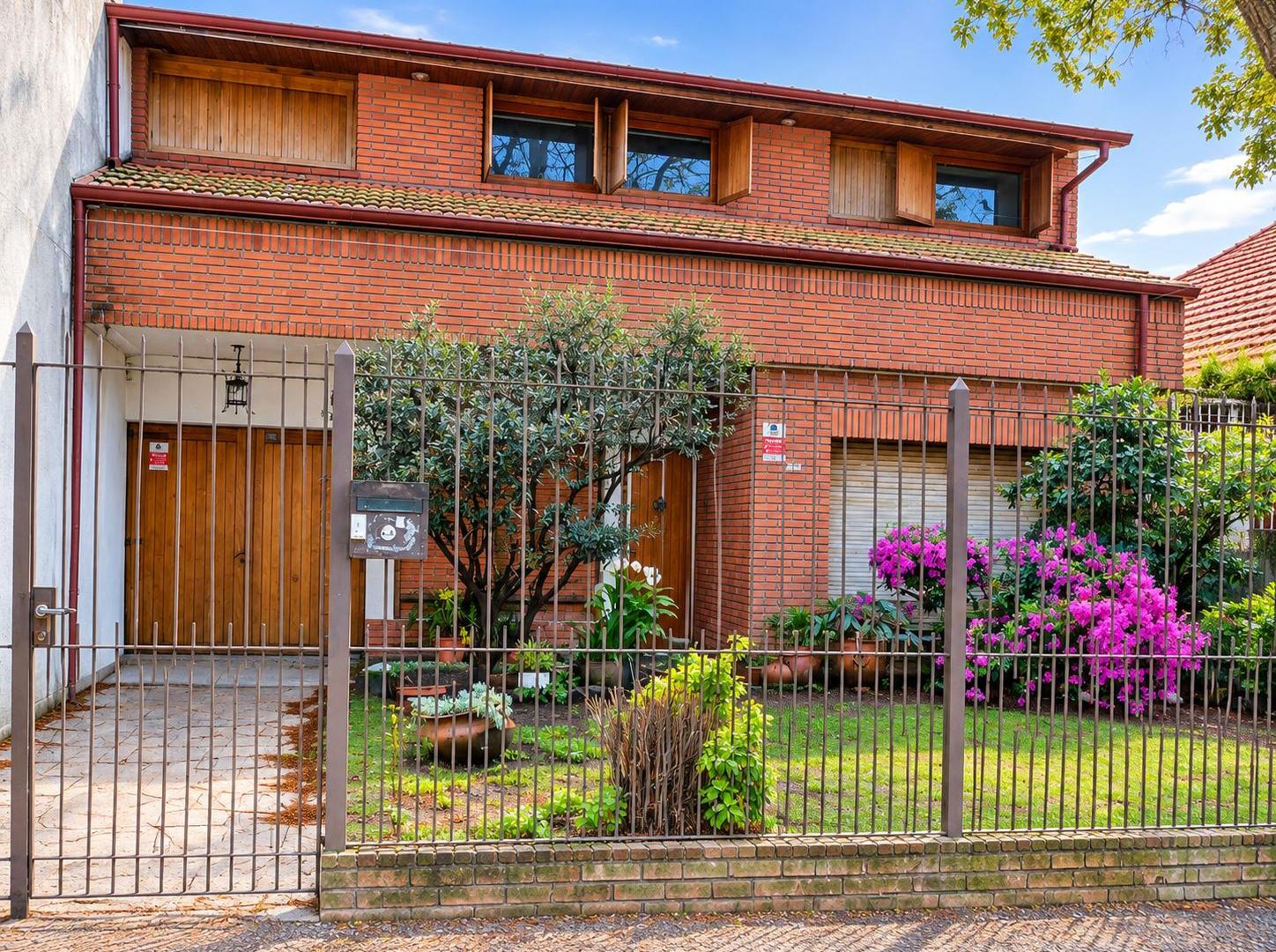 Foto de VENTA Casa de 5 ambientes con 4 dormitorios, jardín y quincho - lote 10, imagen 1
