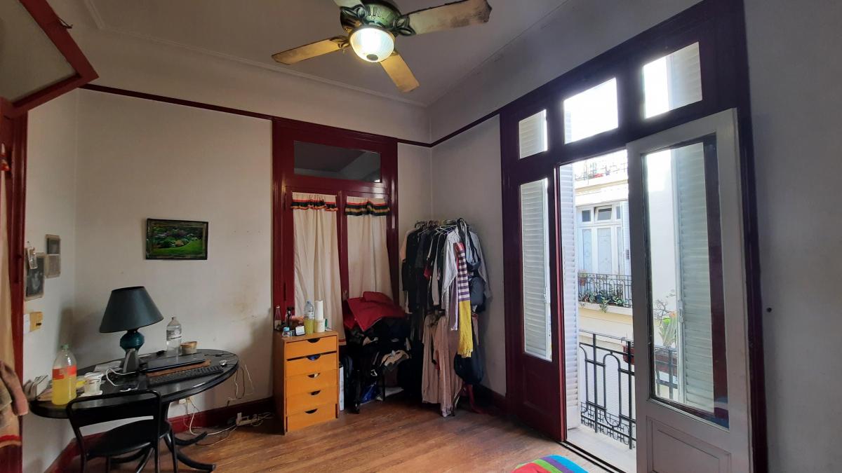 Semipiso de 6 Ambientes en Edificio de Estilo con Vista a Amplio Patio Central 4