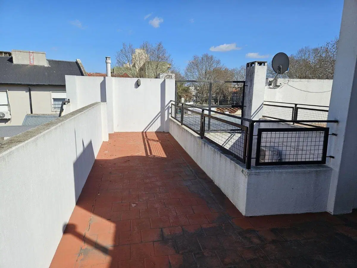 Venta Casa 4 ambientes c/ terraza y quincho + Galpón + Local - Superficie terreno 360 m2. Mataderos. 5