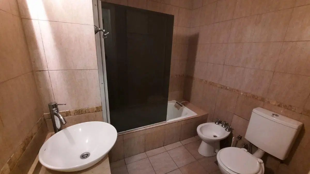 Dos ambientes interno, amplio, acogedor 2