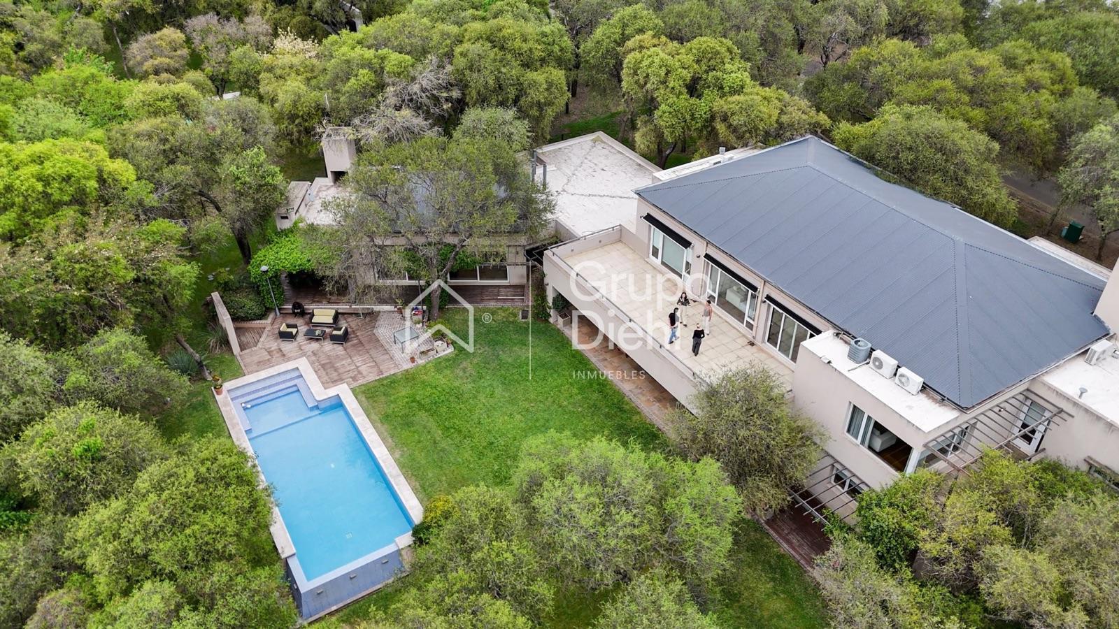 Casa 3 dormitorios en suite sobre lote de 3.000 m² EN VENTA, en Country El Bosque, Zona Norte