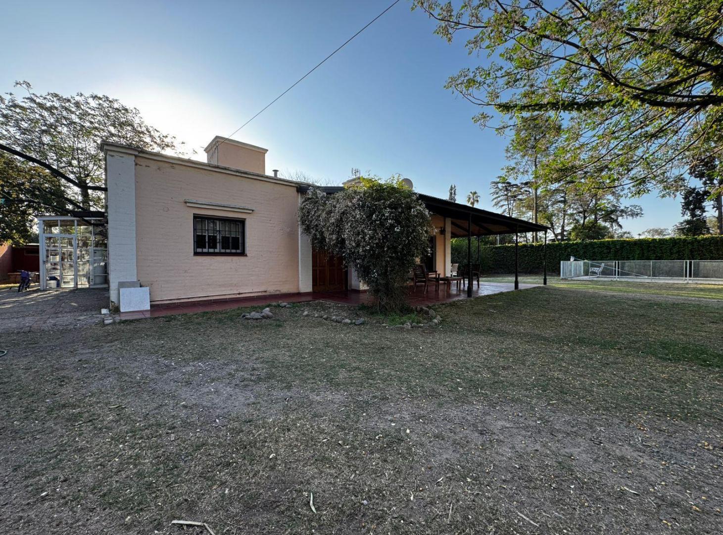 Foto de Propiedad con 3 unidades EN VENTA, ideal uso comercial, a metros de, imagen 2
