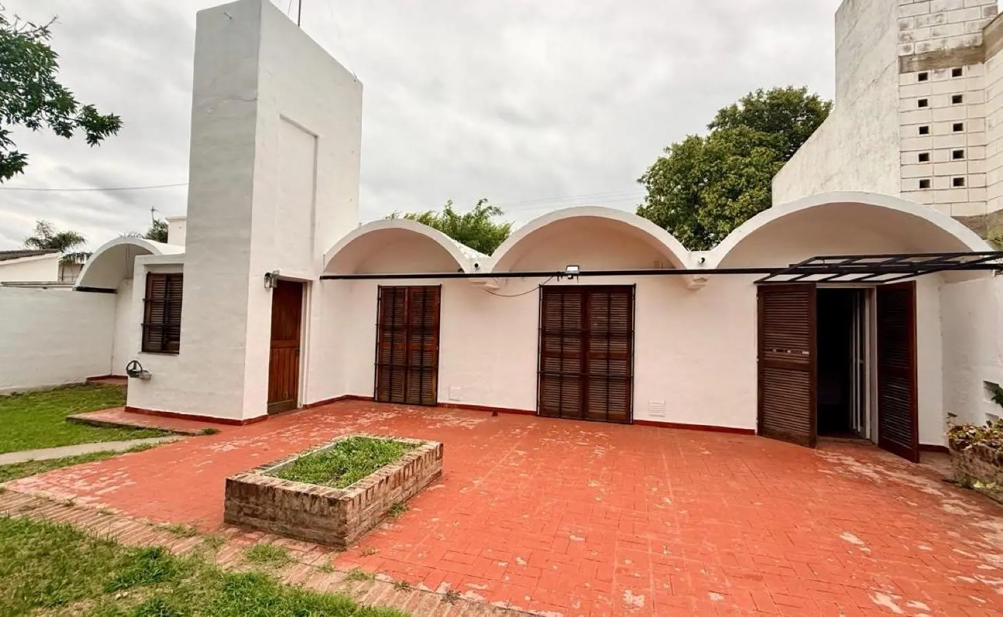 Propiedad apta comercial con alta visibilidad EN ALQUILER sobre Av. Manuel de Falla, Zona Norte 4